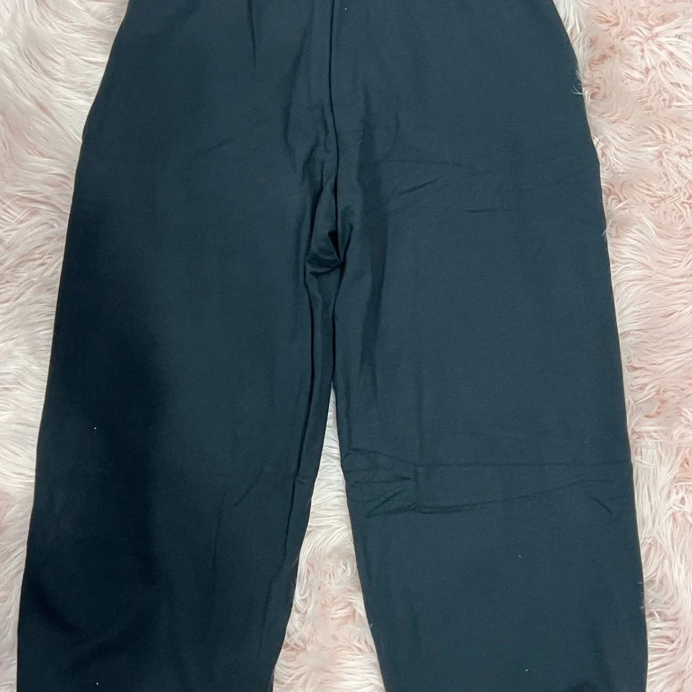 Nike Yoga Luxe Cropped Pants - Picture 2 of 10